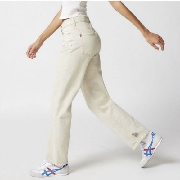 🔸️NWT Urban Outfitters BDG Ivory Loose Straight Jeans Size 6/28 - Picture 1 of 13
